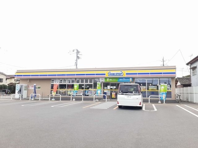近くのミニストップ高見原店まで550m(徒歩7分)