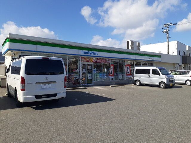 近くのファミリーマート福岡田村5丁目まで700m(徒歩9分)