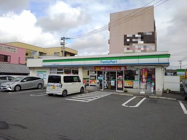 近くのコンビニまで560m（徒歩7分）