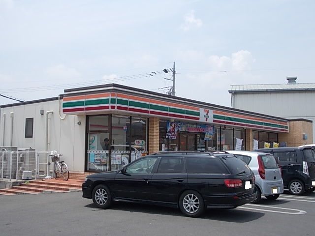 近くのセブンイレブンまで120m（徒歩2分）