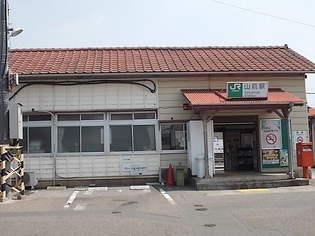 近くの山前駅まで500m（徒歩7分）