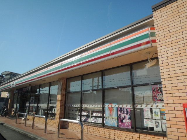 近くのセブンイレブン富士川駅前店まで500m（徒歩7分）