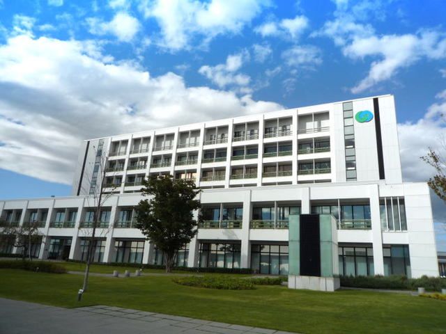 近くのつくば市役所まで2,800m（徒歩35分）