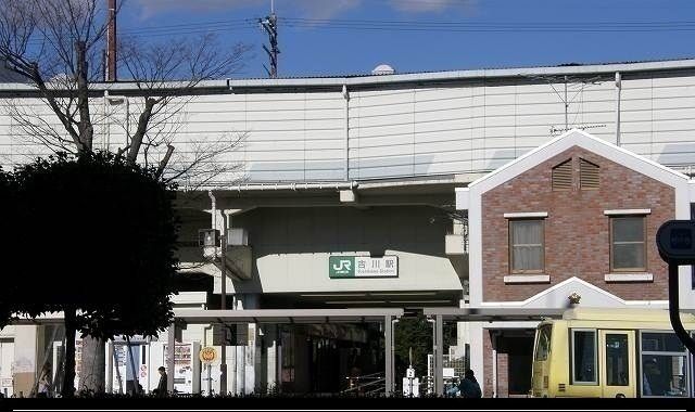 近くの武蔵野線吉川駅まで550m（徒歩7分）