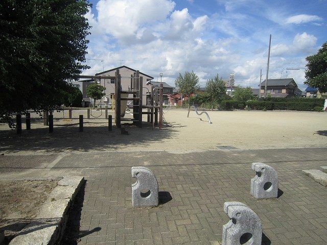 近くのなつめ公園まで7m（徒歩1分）