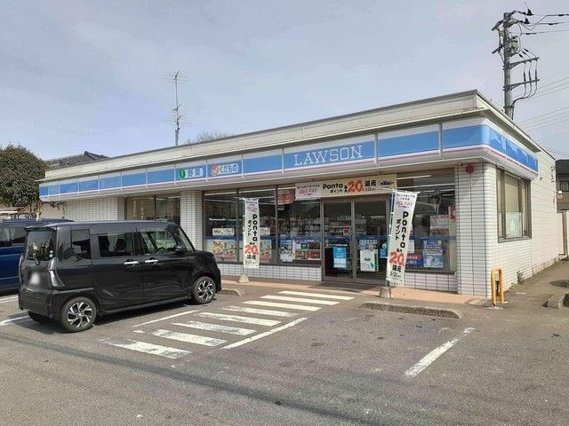 近くのローソン谷和原小絹店まで300m（徒歩4分）