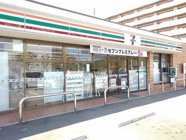 近くのセブンイレブンまで550m（徒歩7分）