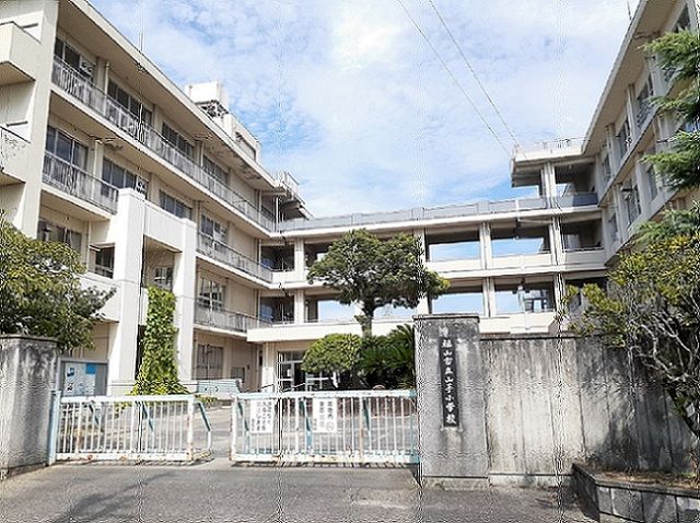 近くの山手小学校まで500m（徒歩7分）