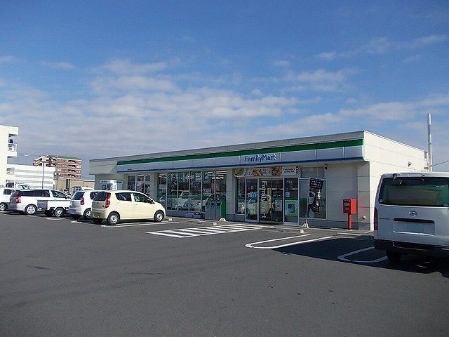 近くのコンビニまで500m（徒歩7分）