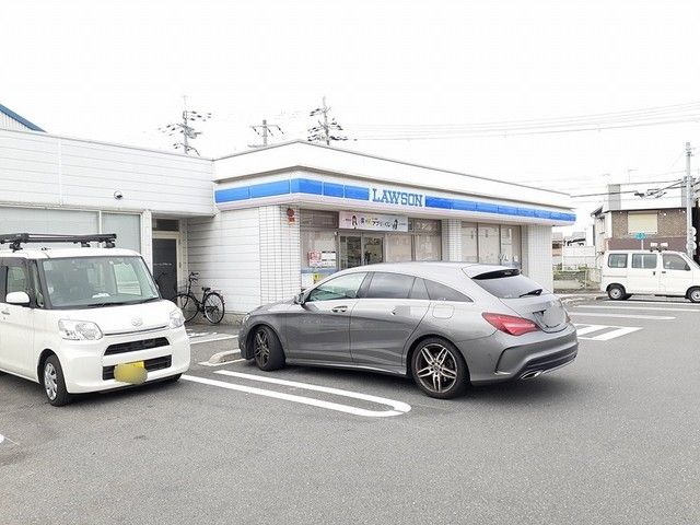近くのローソン羽曳野島泉九丁目店まで1,121m（徒歩15分）