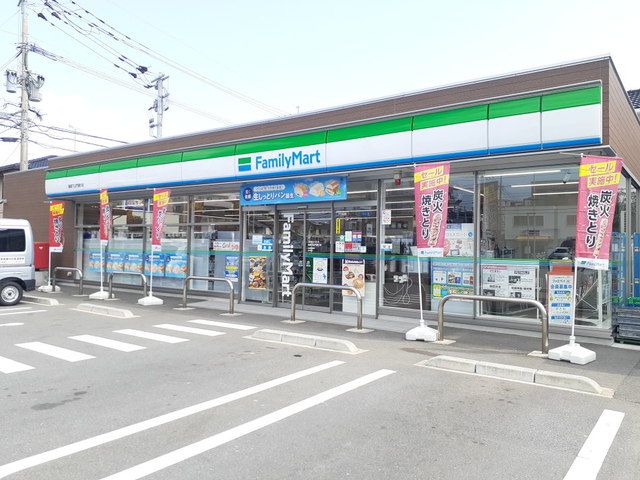 近くのファミリーマート福岡下山門通りまで190m(徒歩3分)