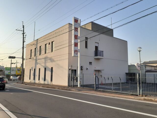 近くの京都銀行 久津川支店まで90m(徒歩2分)