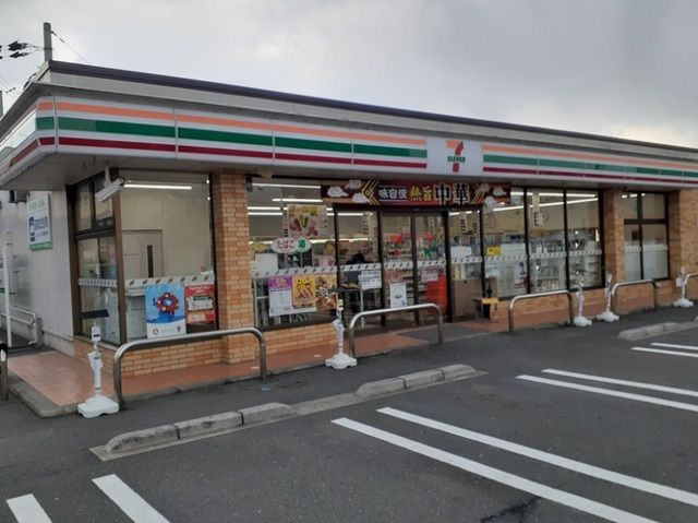 近くのセブンイレブン 城陽平川店まで190m(徒歩3分)