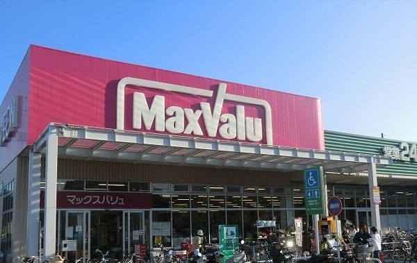 近くのスーパーまで800m（徒歩10分）