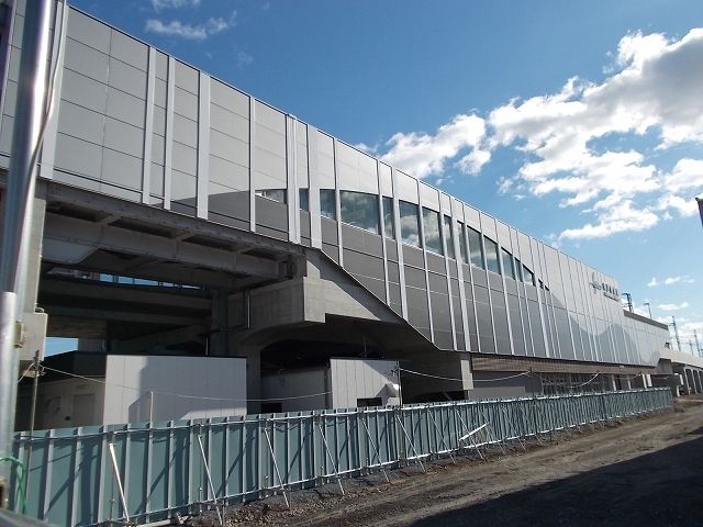 近くの新伊勢崎駅まで1,400m（徒歩18分）