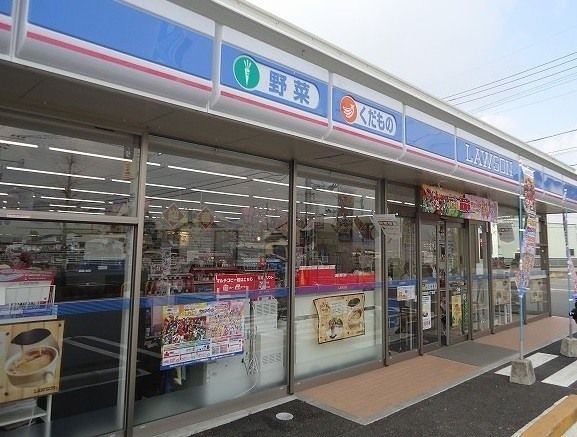 近くのローソンまで350m（徒歩5分）