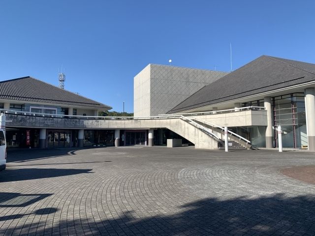 近くの森町文化会館まで900m(徒歩12分)