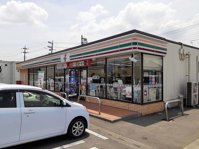 近くのセブンイレブン常総山田南店まで330m（徒歩5分）