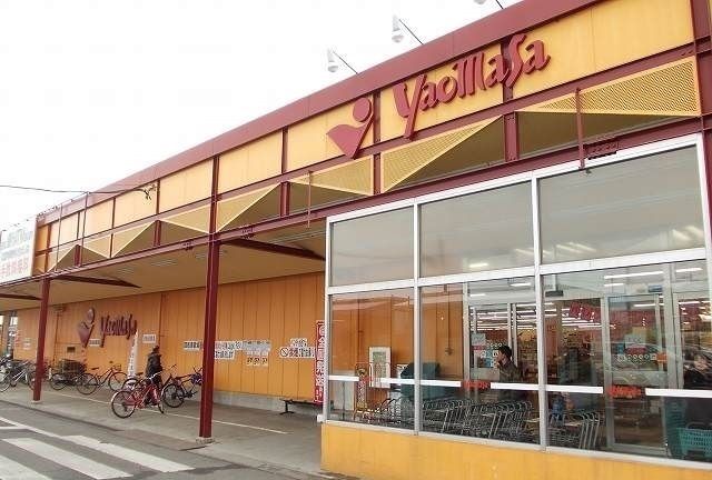 近くのヤオマサ大井町店まで650m（徒歩9分）