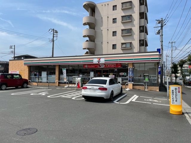 近くのセブンイレブンまで450m（徒歩6分）