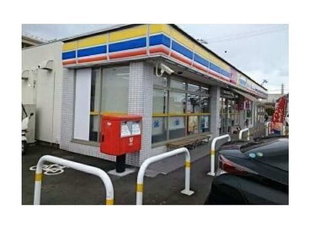 近くのコンビニまで450m（徒歩6分）