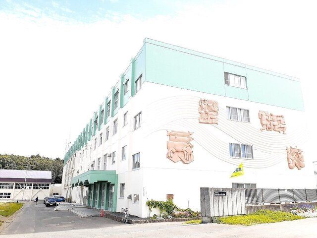 近くの新札幌わかば小学校まで400m(徒歩5分)