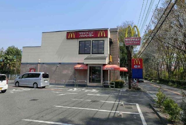 近くのマクドナルドまで600m（徒歩8分）