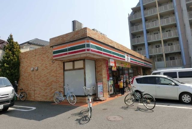 近くのセブンイレブンまで600m（徒歩8分）