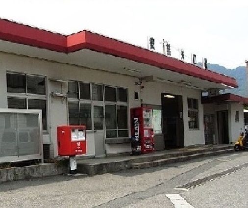 近くの駅まで960m（徒歩12分）