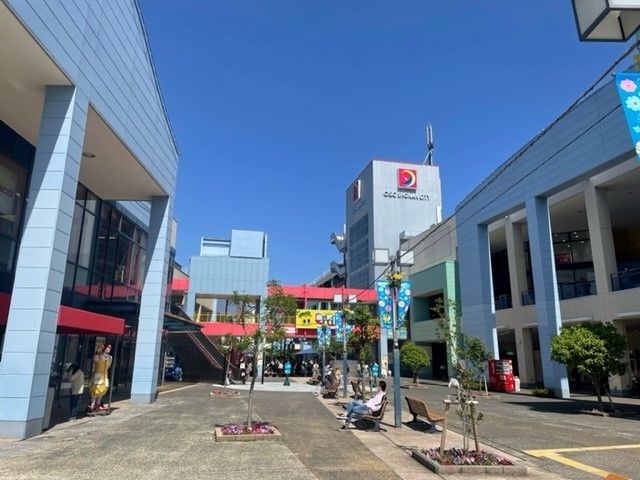 近くのオリンピックシティまで700m（徒歩9分）