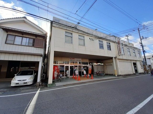 近くのスーパーまで1,400m（徒歩18分）