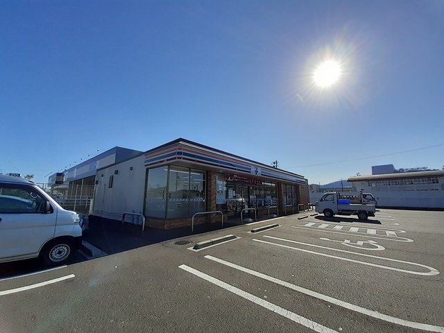 近くのコンビニまで1,000m（徒歩13分）