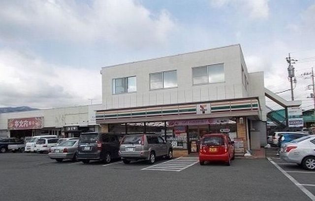 近くのコンビニまで450m（徒歩6分）