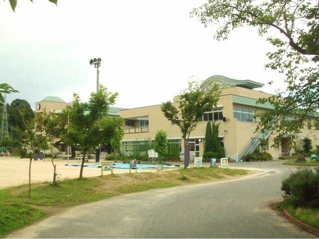 近くの琴浦東小学校まで500m（徒歩7分）