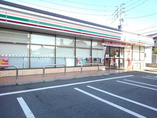 近くのセブンイレブン大野城瓦田店まで750m（徒歩10分）