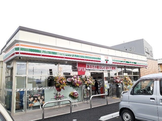 近くのコンビニまで350m（徒歩5分）