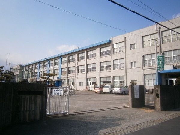 近くの扶桑町立 高雄小学校まで580m(徒歩8分)