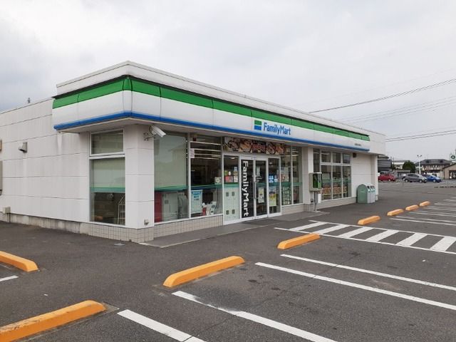 近くのファミリーマート前橋総社町高井まで1,400m（徒歩18分）