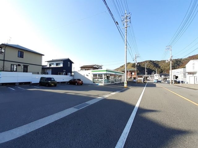 近くのファミリーマート 高知十津店まで800m（徒歩10分）