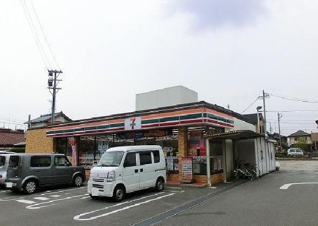近くのセブンイレブンまで200m（徒歩3分）