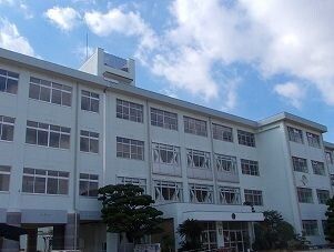 近くの荒川小学校まで1,300m（徒歩17分）