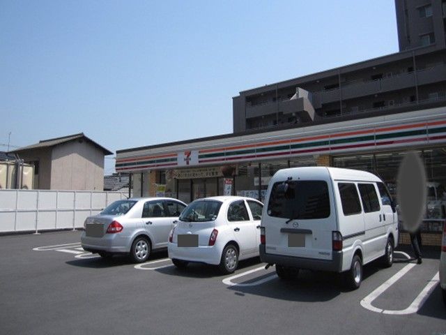 近くのセブンイレブン倉敷老松３丁目店まで300m（徒歩4分）