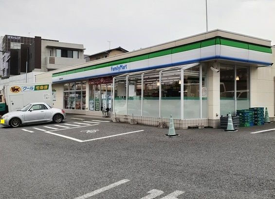 近くのファミリーマート龍田町弓削店まで450m(徒歩6分)