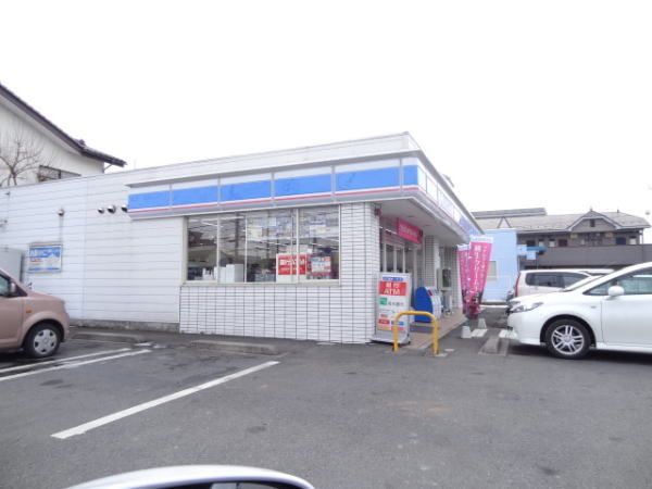 近くのローソン今泉店まで550m(徒歩7分)