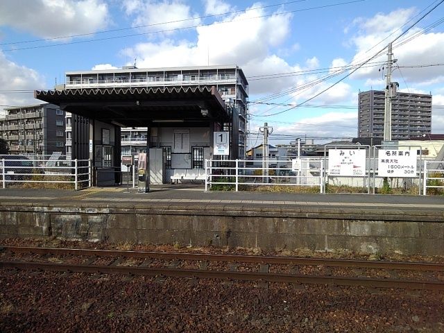 近くの山川小学校まで1,130m(徒歩15分)