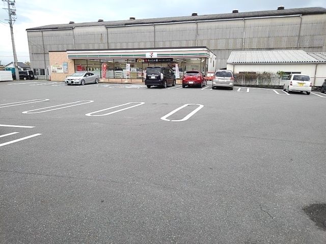 近くのセブンイレブン久留米御井籏崎店まで1,060m(徒歩14分)