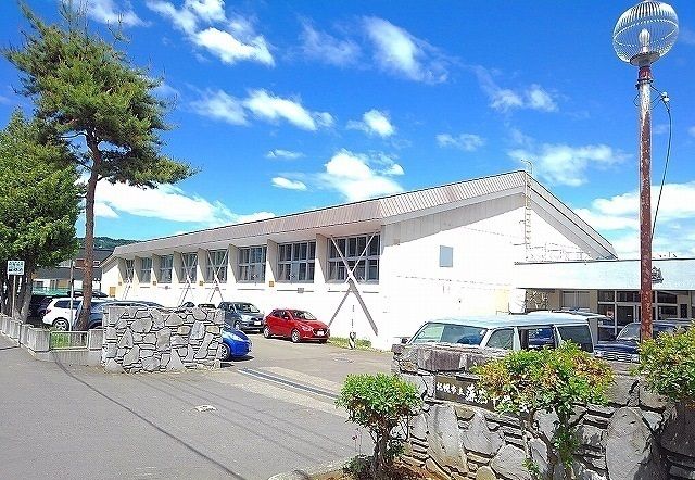 近くの中学校まで550m（徒歩7分）