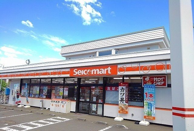 近くのコンビニまで900m（徒歩12分）