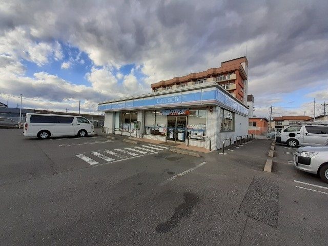 近くのローソン前橋六供店まで500m（徒歩7分）