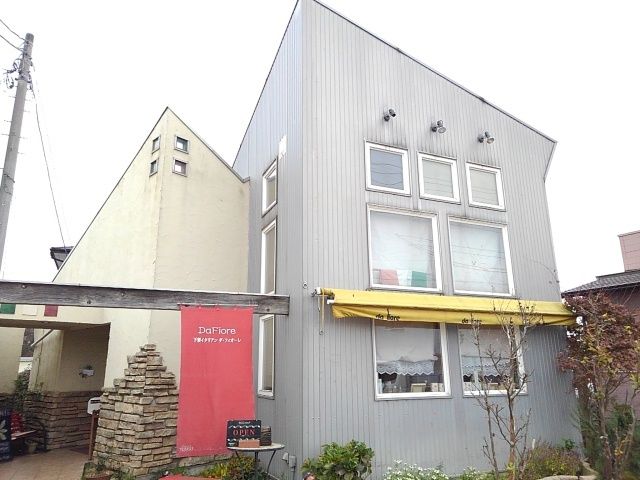 近くのダフィオーレまで220m(徒歩3分)